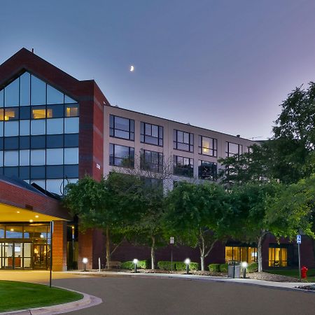 Hotel Оберн-Хиллс Экстерьер фото